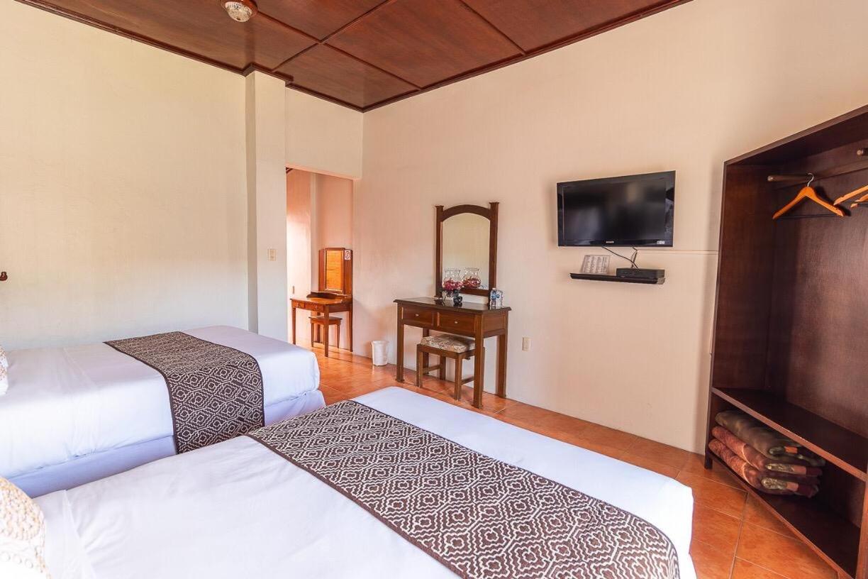 Hotel Dona Juana Тлакотаплан Екстериор снимка